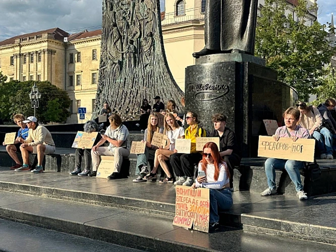 Дмитро Козятинський та інші організатори: хто виводить людей на протести за Федорова