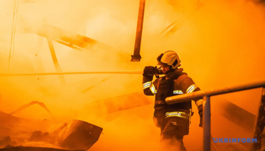 Після удару балістикою у Києві сталися дві пожежі — наслідки нічної атаки