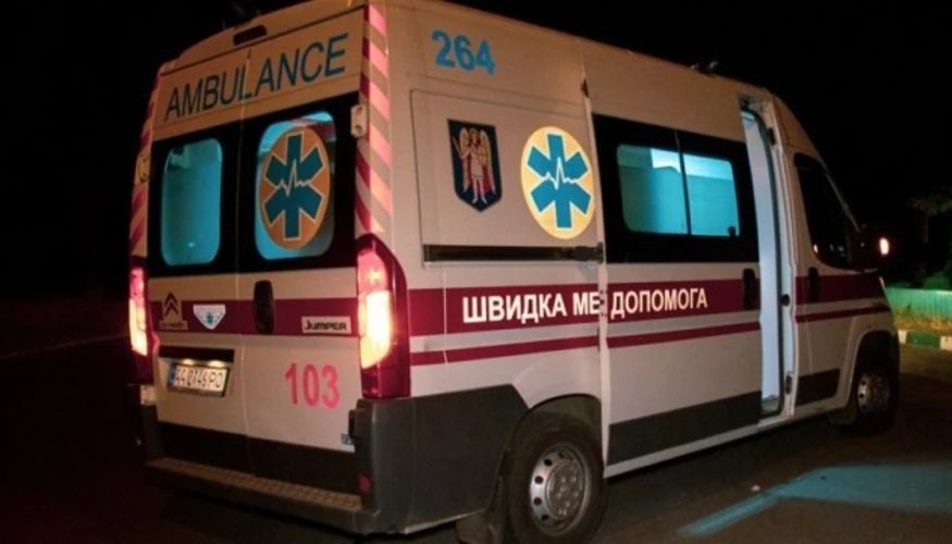 Пошкоджений внаслідок російської атаки багатоповерховий житловий будинок у Києві, 27 вересня 2026 року
