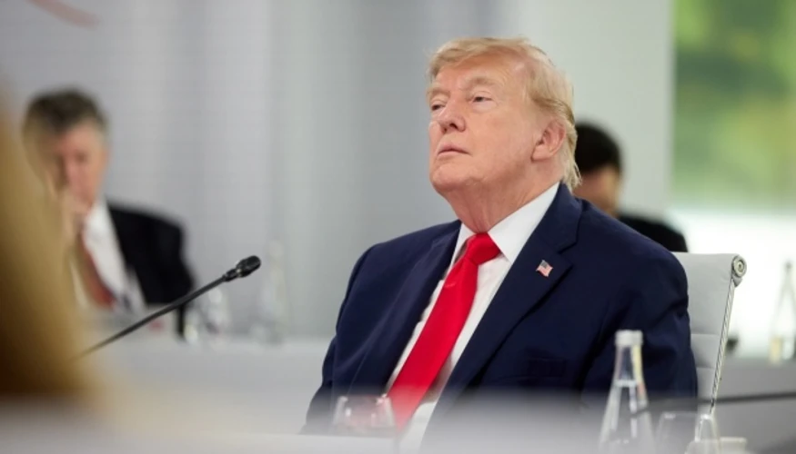 Президент США Дональд Трамп на борту літака Air Force One