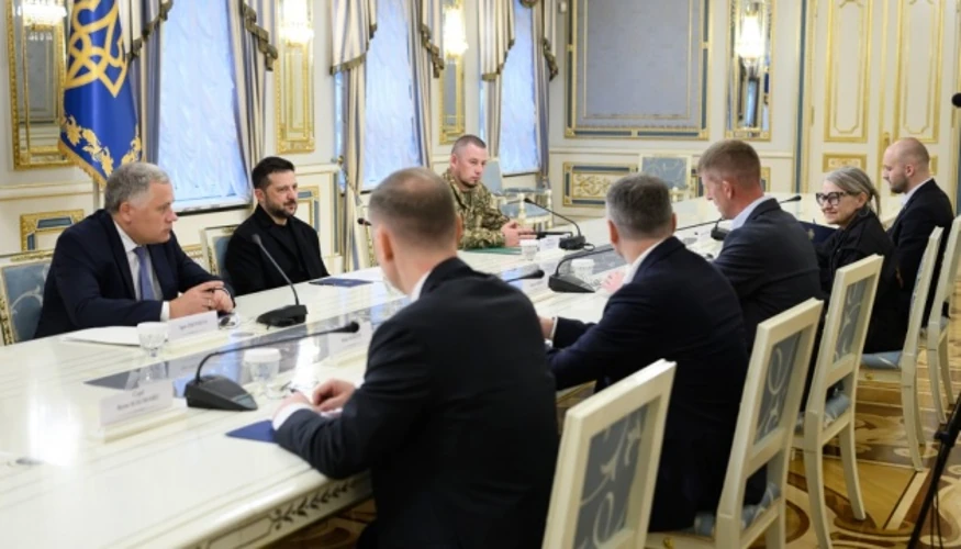 Президент Володимир Зеленський і міністр оборони Естонії Мартін Херем під час зустрічі у Києві
