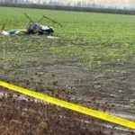 Уламки двох вертольотів на приватному сільськогосподарському полі поблизу аеропорту McMinnville в Орегоні